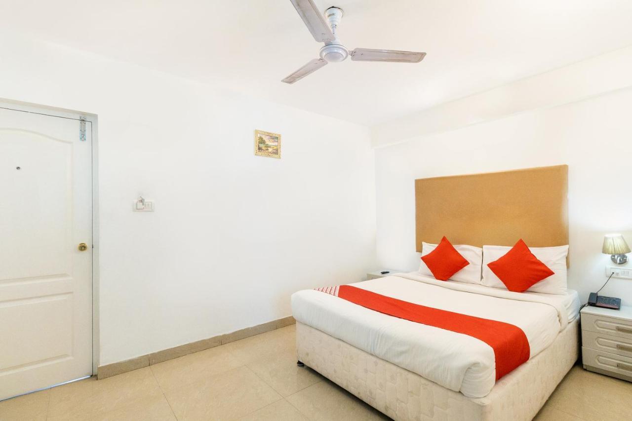 Oyo Hotel Fiesta Grand Бангалор Экстерьер фото