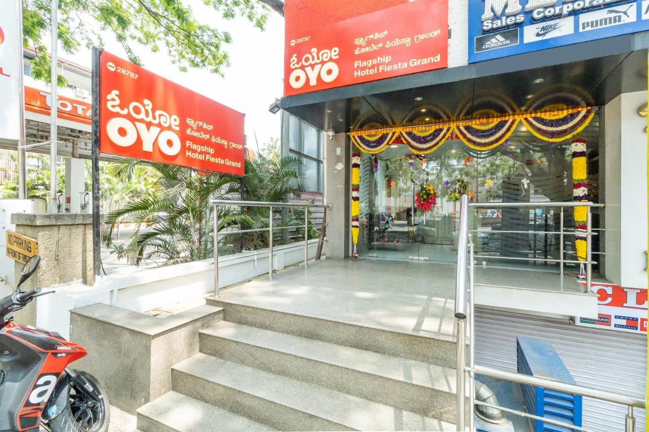 Oyo Hotel Fiesta Grand Бангалор Экстерьер фото