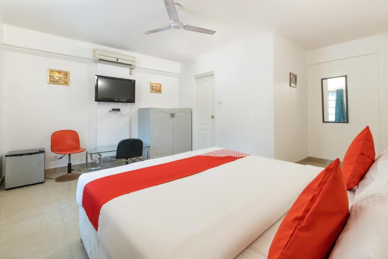Oyo Hotel Fiesta Grand Бангалор Экстерьер фото